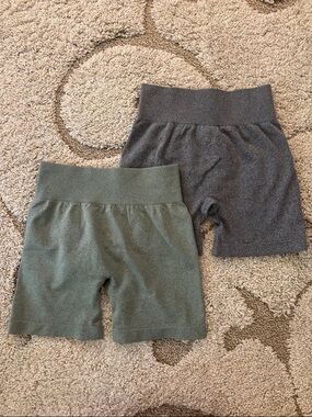 Women’s OQQ Seamless High-Waist Active Shorts - Olive Green & Charcoal